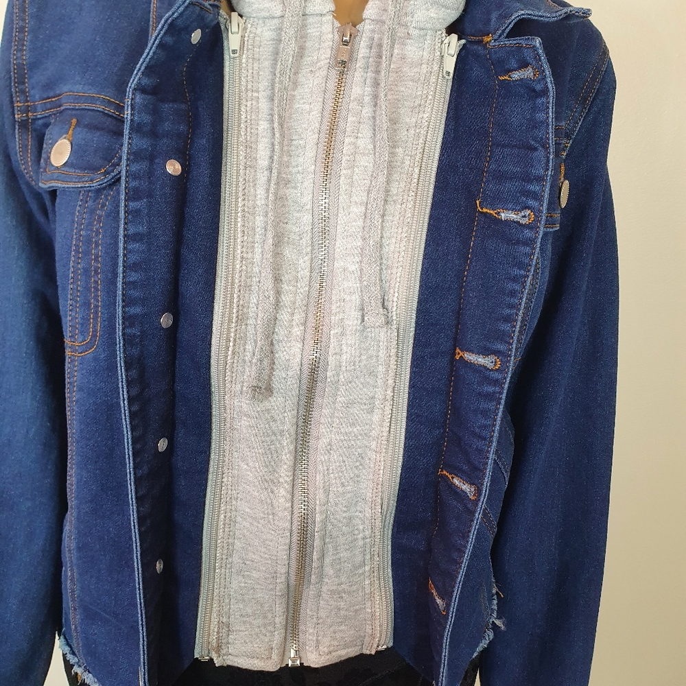 NWT Crossroads denim jacket Blue Size 12 with hoodie (detachable) - Picture 4 of 8